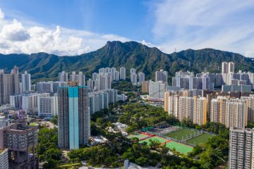 2025年下半年香港楼市走势现分歧 住宅价格涨跌关键因素解析 | 居外专栏